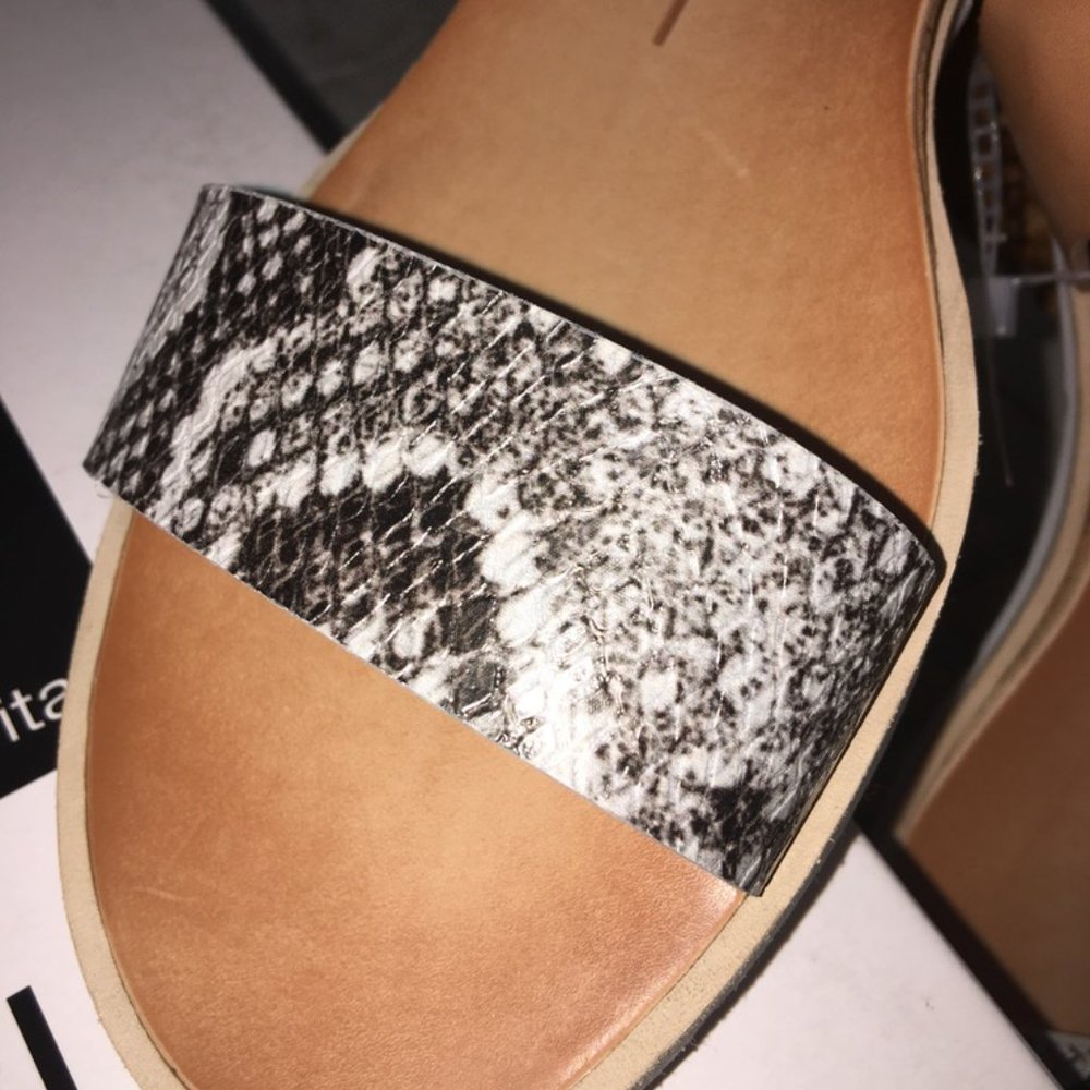 PRICE FIRM!  Beautiful DOLCE VITA Sandals with Ankle Strap - Picture 3 of 11